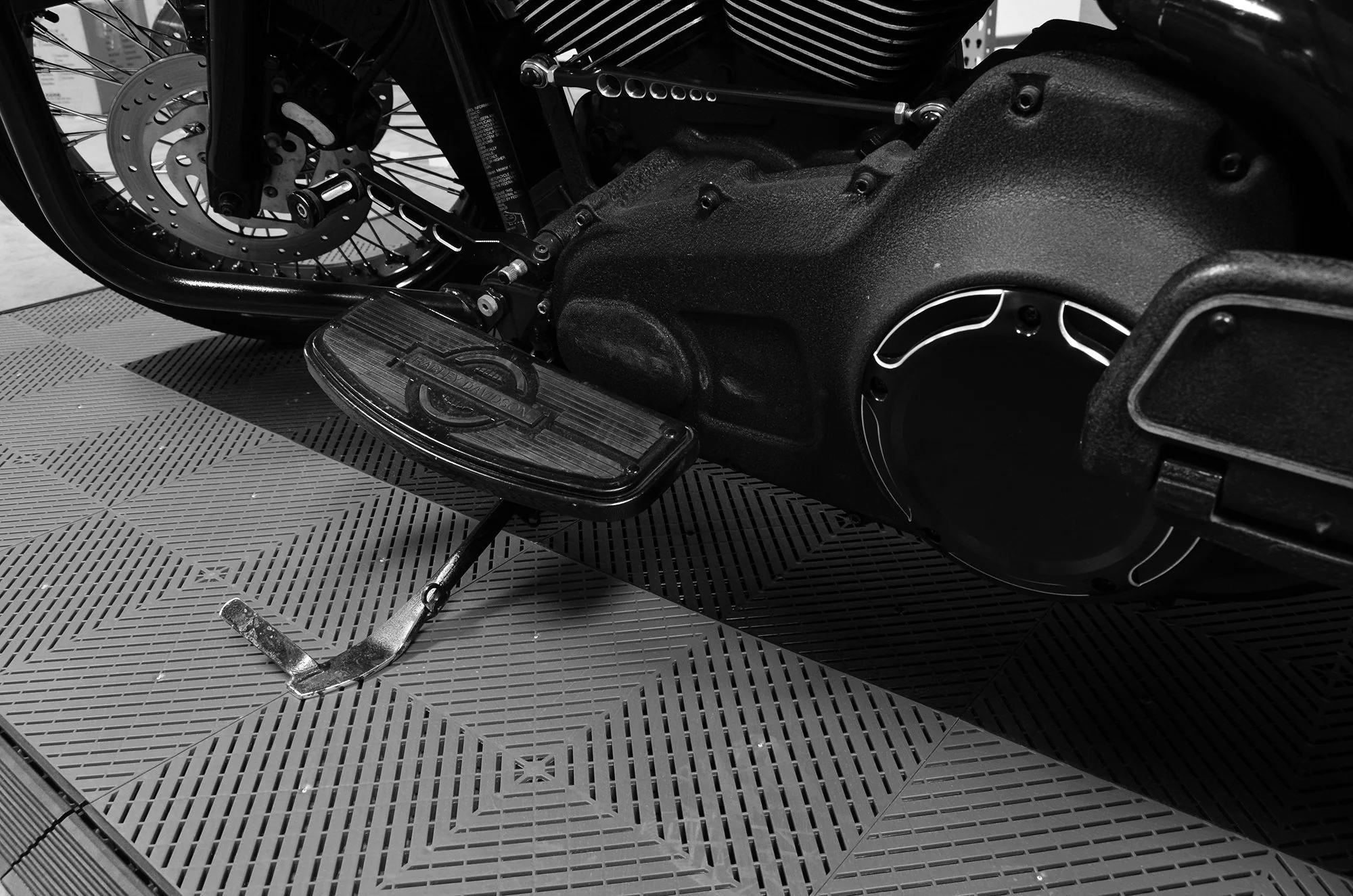 Ribtrax Smooth Pro Motorcycle Mat (4' 5" x 9' 7") - Image 3